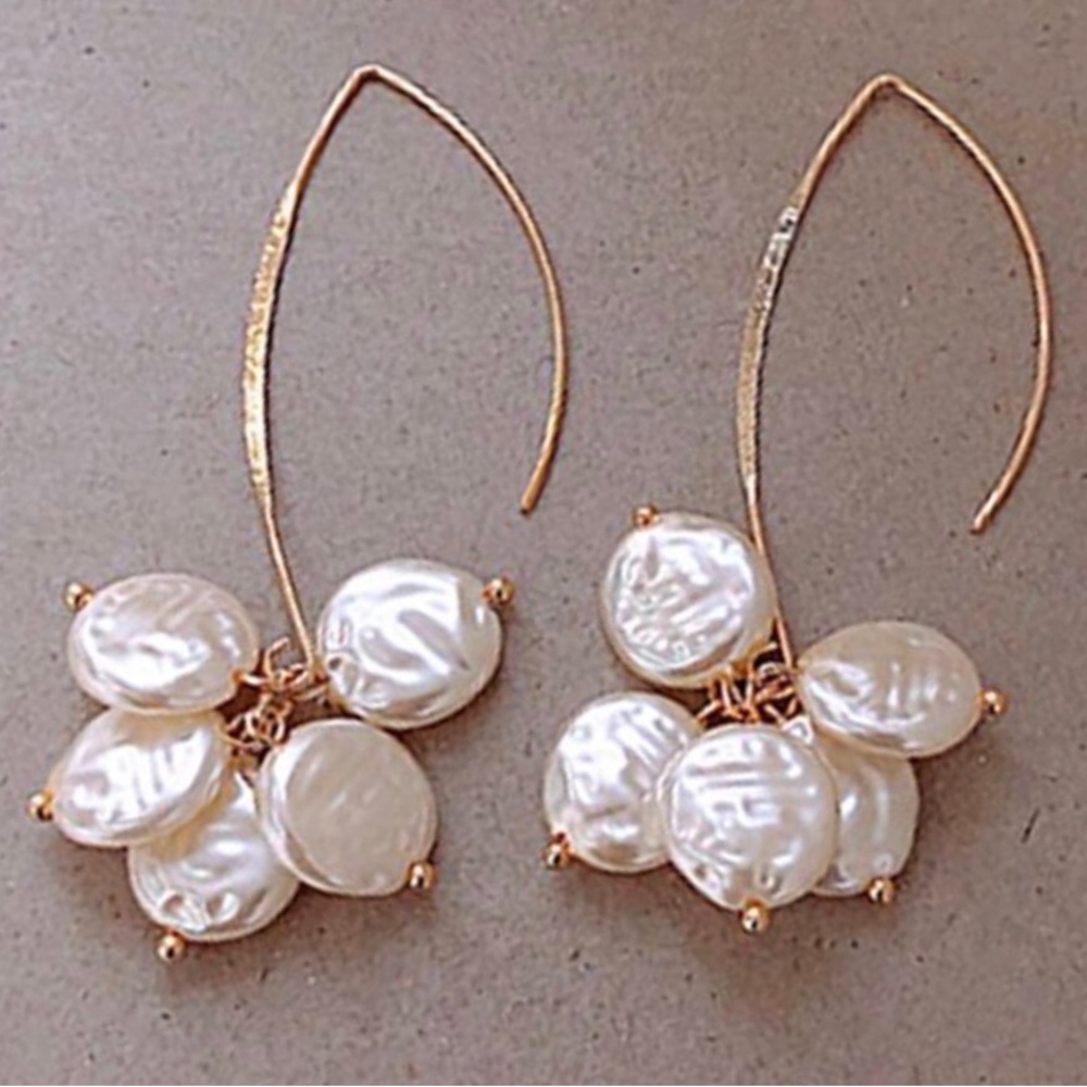 Anthropologie “Freshwater Pearl Disc Cluster” Elongated Open Loop Gold Wire Hoop - Picture 8 of 16